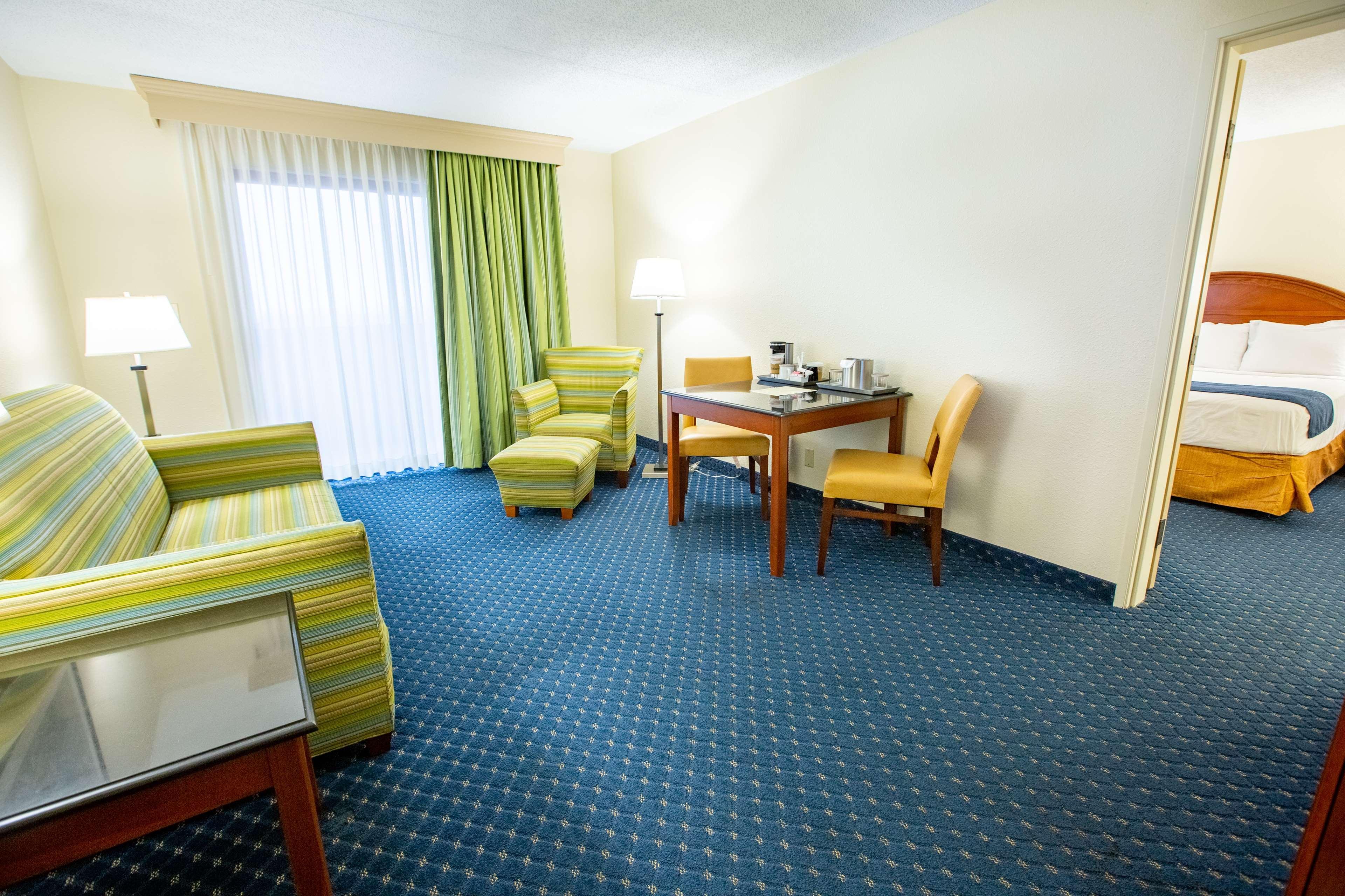 Radisson Hotel Бренсън Екстериор снимка
